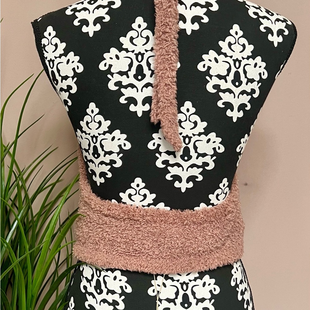 SKIMS Cozy Halter Bra Top - Picture 4 of 9